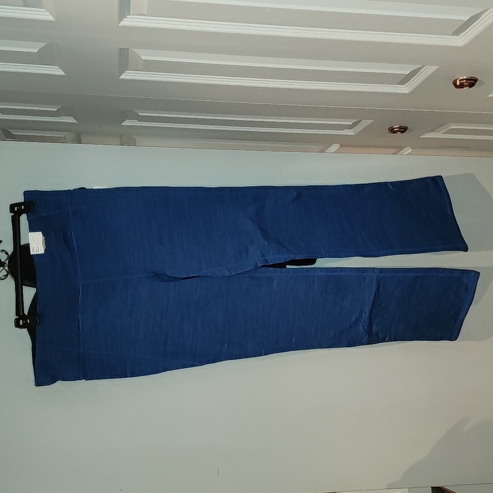 Blue Xersion lined leggings.